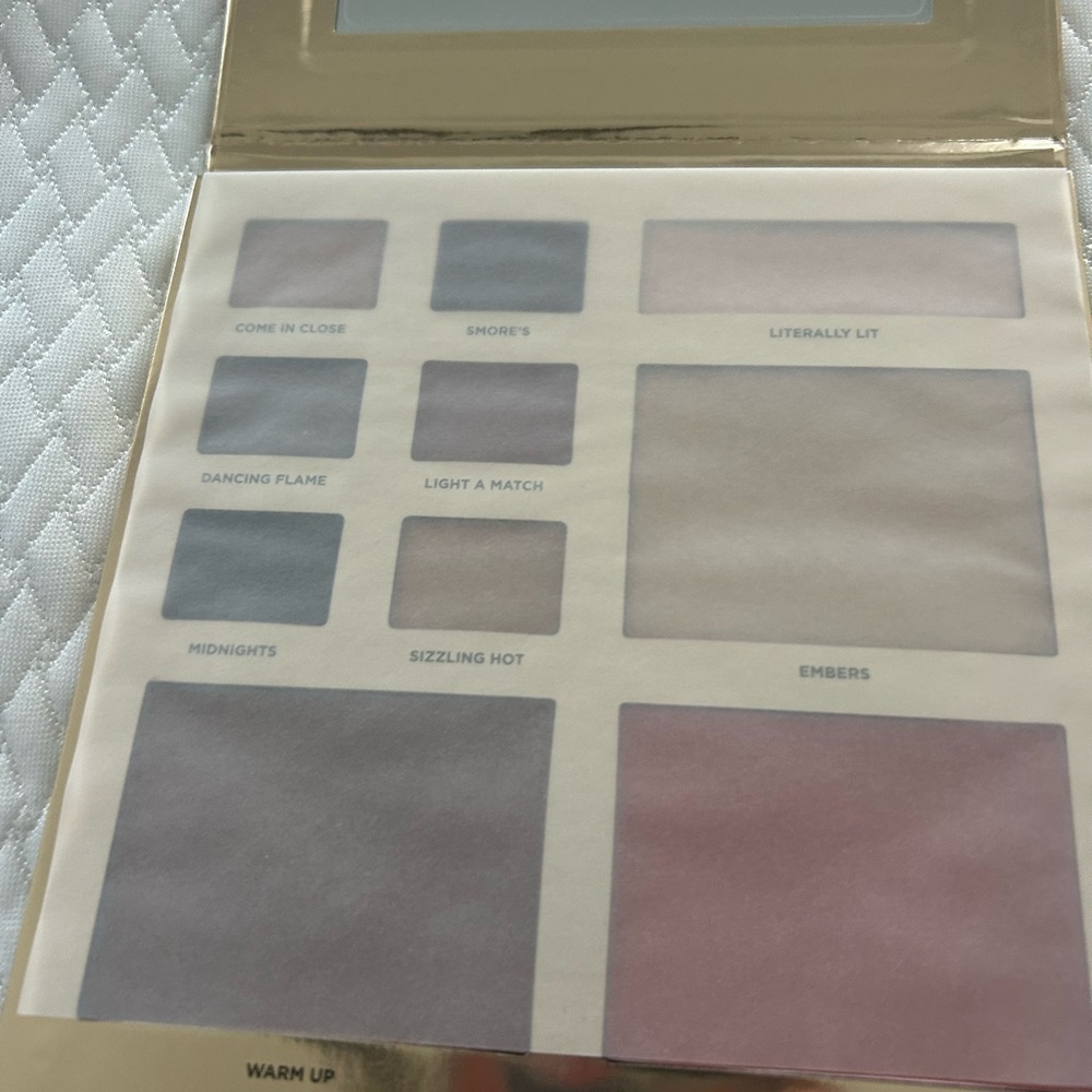 ICONIC London HEAT OF THE MOMENT Eye Palette - Picture 3 of 6